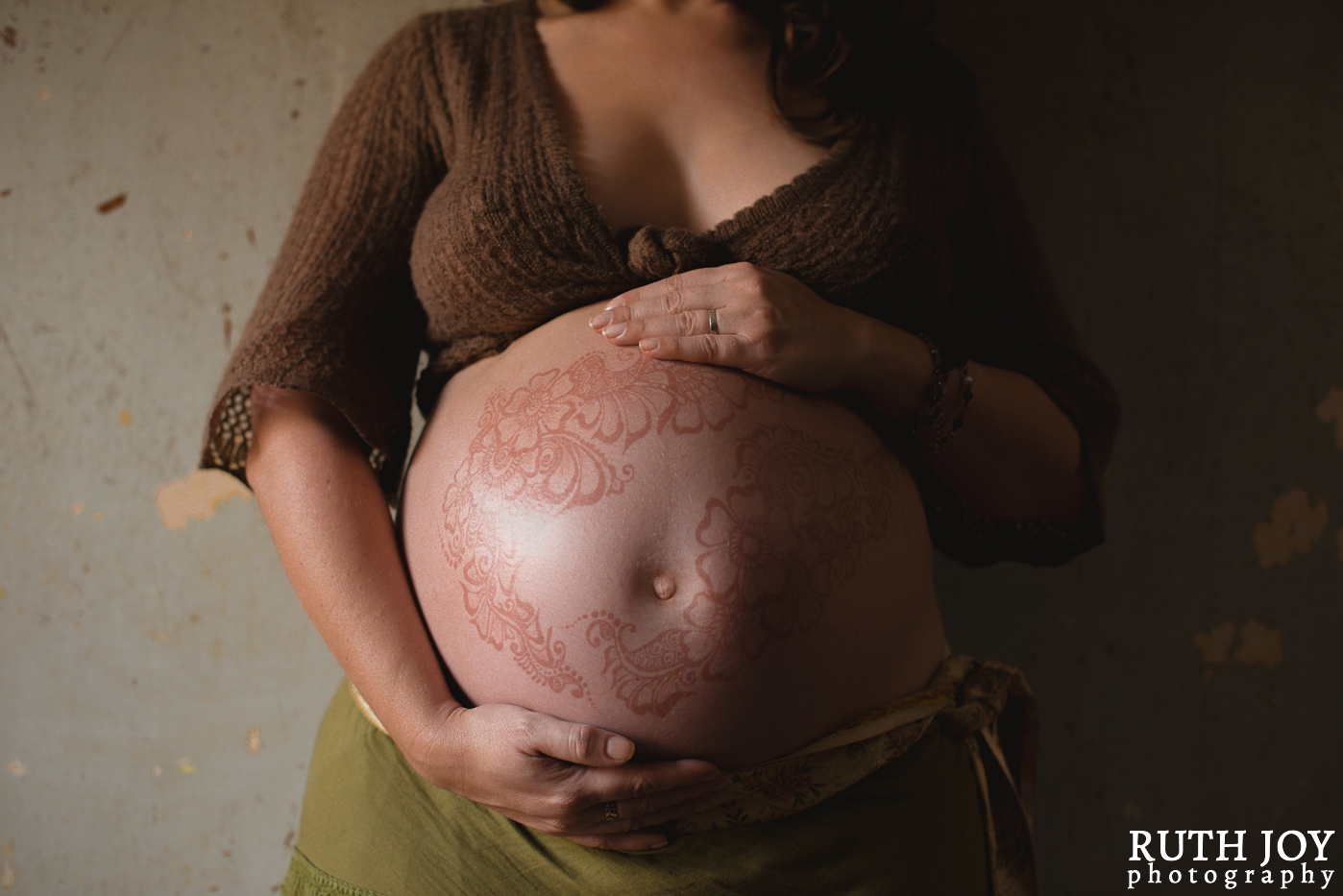 Baby Bump Henna Painting, Leicester 
